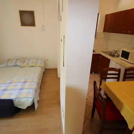 Apartment Stipe *