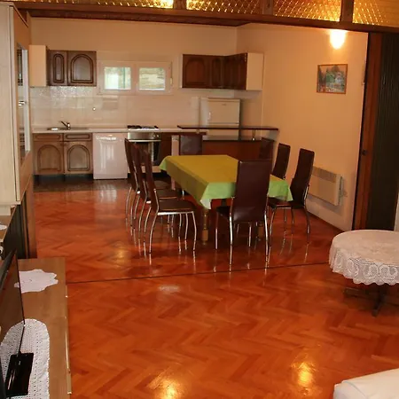 Apartment Stipe *